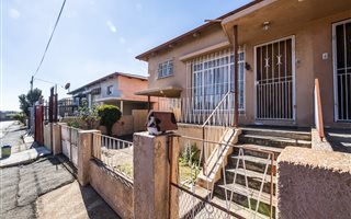 2 Bedroom House in Rosettenville