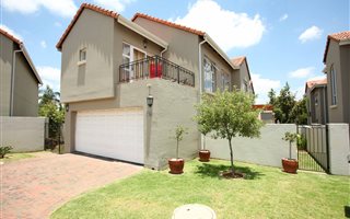 2 Bedroom Townhouse in Eagle Canyon Golf Estate