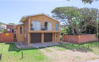 4 Bedroom House in Jeffreys Bay