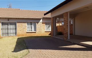 3 Bedroom Townhouse in Witpoortjie