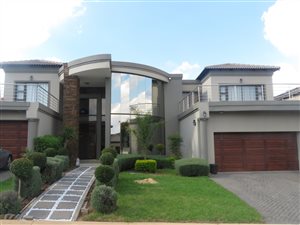 4 Bed House in Blue Valley Golf Estate
