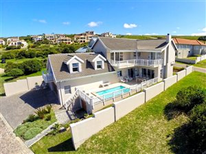 4 Bed House in Whale Rock