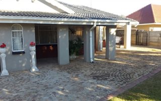 3 Bedroom House in Adamayview