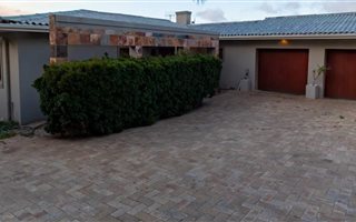 4 Bedroom House in Mountainside