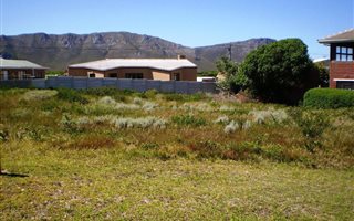 595 m² Land available in De Kelders