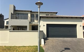 5 Bedroom House in Boardwalk