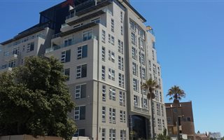 2 Bedroom Apartment in Bloubergstrand