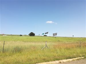 840 m² Land available in Glenanda