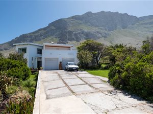 4 Bed House in Bettys Bay