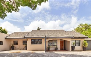 300 m² Office Space in Newton Park