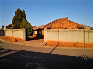 5 Bed House in Naledi