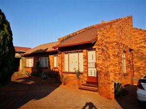 5 Bed House in Naledi
