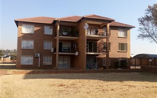 3 Bedroom Cluster in Glen Lauriston