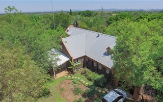 4 Bedroom House in Mooinooi