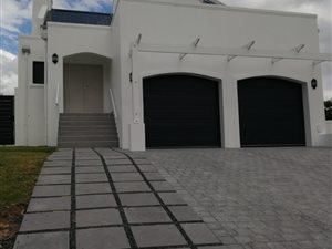 3 Bed House in Somerset West Central
