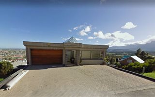 1 Bedroom Apartment in Gordons Bay Central