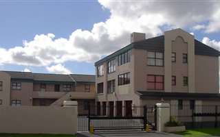 2 Bedroom Apartment in Bloubergrant