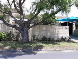 4 Bed House in Bothasig