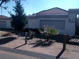 3 Bed House in Roodepoort Central
