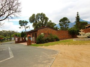 3018 m² Land available in Sir Lowrys and surrounds