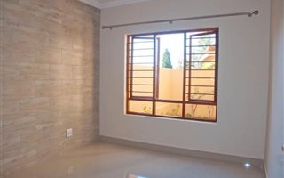 1 Bedroom Townhouse in Sunninghill