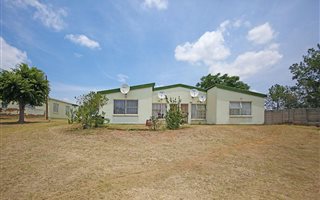 2 Bedroom Townhouse in Bloubosrand