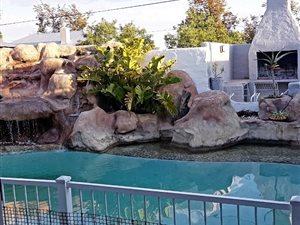 5 Bed House in Roux Park