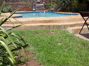4 Bedroom House in Rooihuiskraal