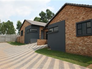 3 Bed Duplex in Witpoortjie