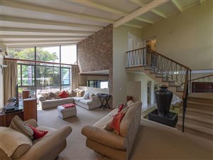 4 Bed House in Woodside