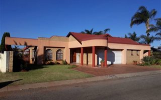5 Bedroom House in Lenasia South