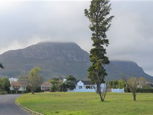 1369 m² Land available in Helderrand