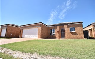 2 Bedroom Townhouse in Brackenfell Central