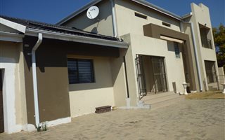 4 Bedroom House in Robertsham