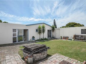 3 Bed House in Sanddrift