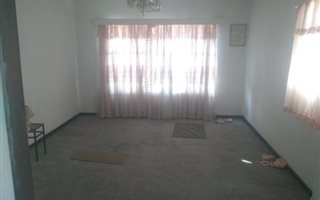 Bachelor apartment in Primrose