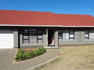 3 Bed House in Mayberry Park