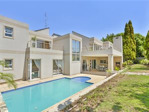 5 Bed House in Dainfern Golf Estate