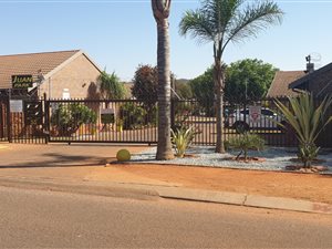 3 Bed Townhouse in Doornpoort and surrounds