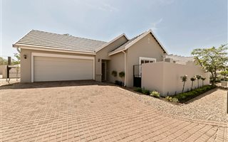 3 Bedroom Simplex in Broadacres