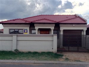 3 Bed House in Vanderbijlpark CE7