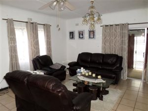 4 Bed House in Grantham Park
