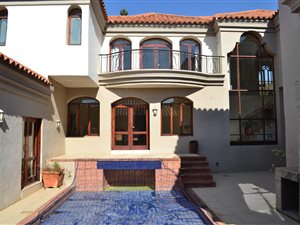 4 Bed House in Dainfern Golf Estate