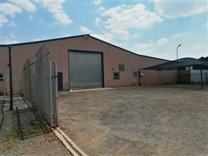 350 m² Industrial space in Bredell AH