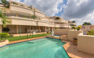 5 Bedroom Townhouse in Bedford Park