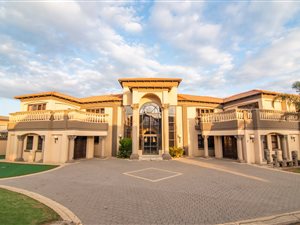 5 Bed House in Ebotse Estate