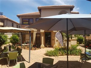 360 m² Commercial space in Lynnwood