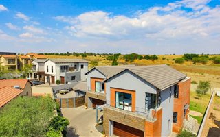 5 Bedroom House in Copperleaf