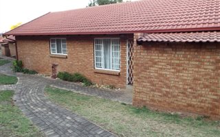 3 Bedroom Simplex in Waterkloof Park