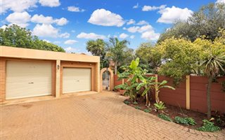 4 Bedroom House in Rowhill